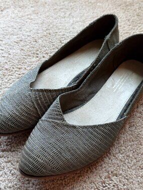 Toms Jutti Flats Womens 8M Green Pointed Toe Comfort Leather Textured Office